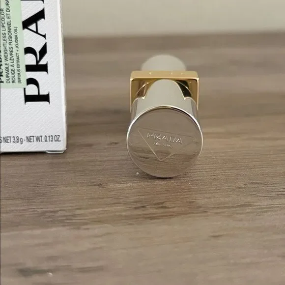 PRADA BEAUTY
Monochrome Hyper Matte Refillable Lipstick
B13 MARRONE
New in box - Picture 2 of 2